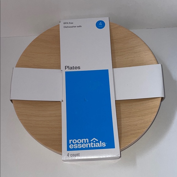 Room Essentials Other - NWT Room Essentials Light Wood Grain Dinner Plates.  Set of 4.  Natural Beige